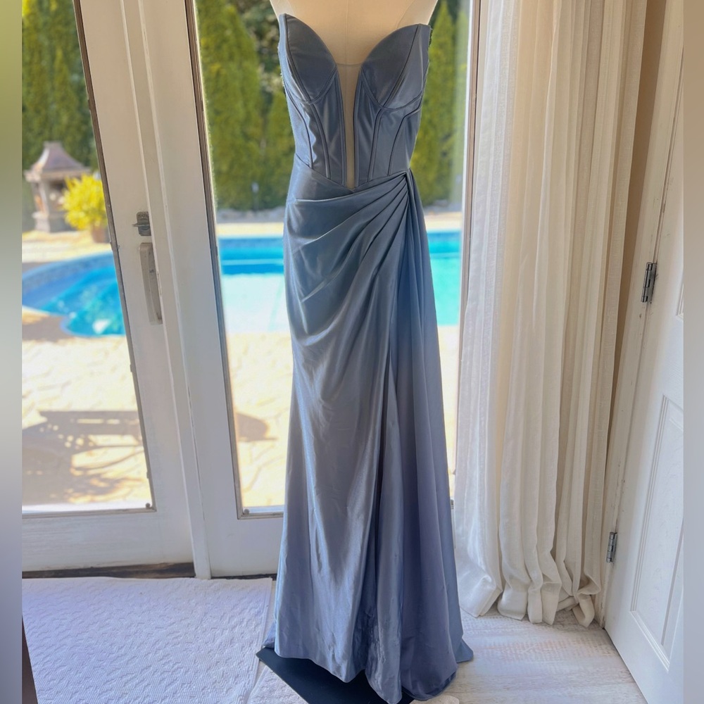 BEAUTIFUL GREY VIENNA GOWN ⭐️ - Picture 4 of 13